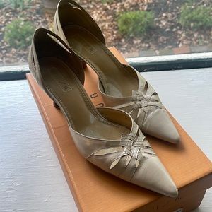 UNISA Winter White Pointy Heel 8B